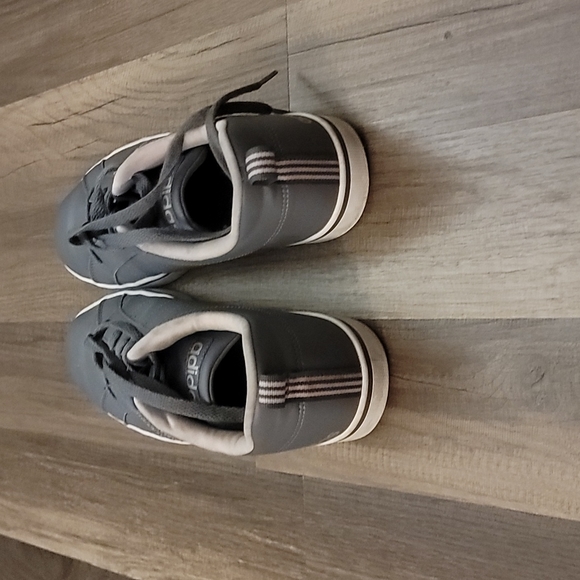 Shoe s - Picture 2 of 4